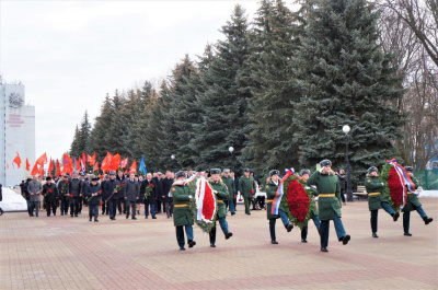 Есть память, которой не будет забвенья...