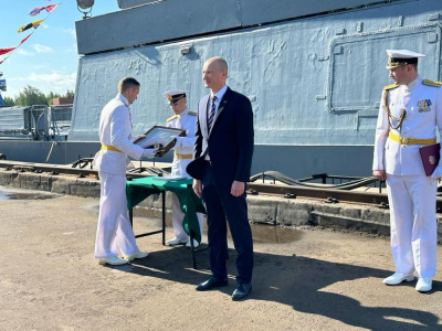 Председатель Курского городского Собрания поздравил с Днем военно-морского флота экипаж корвета "Стерегущий"