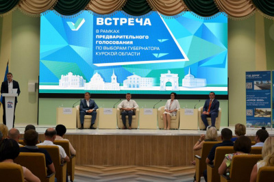 Участники предварительного голосования по выборам губернатора провели встречу в курской школе