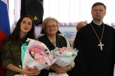 Председатель Курского городского Собрания Надежда Пономарева поздравила ученические коллективы с Днем знаний